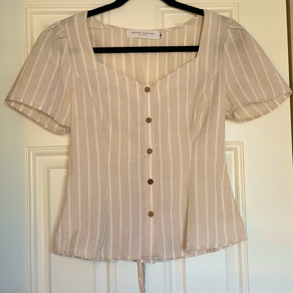 Linen button-up peplum top 🤍